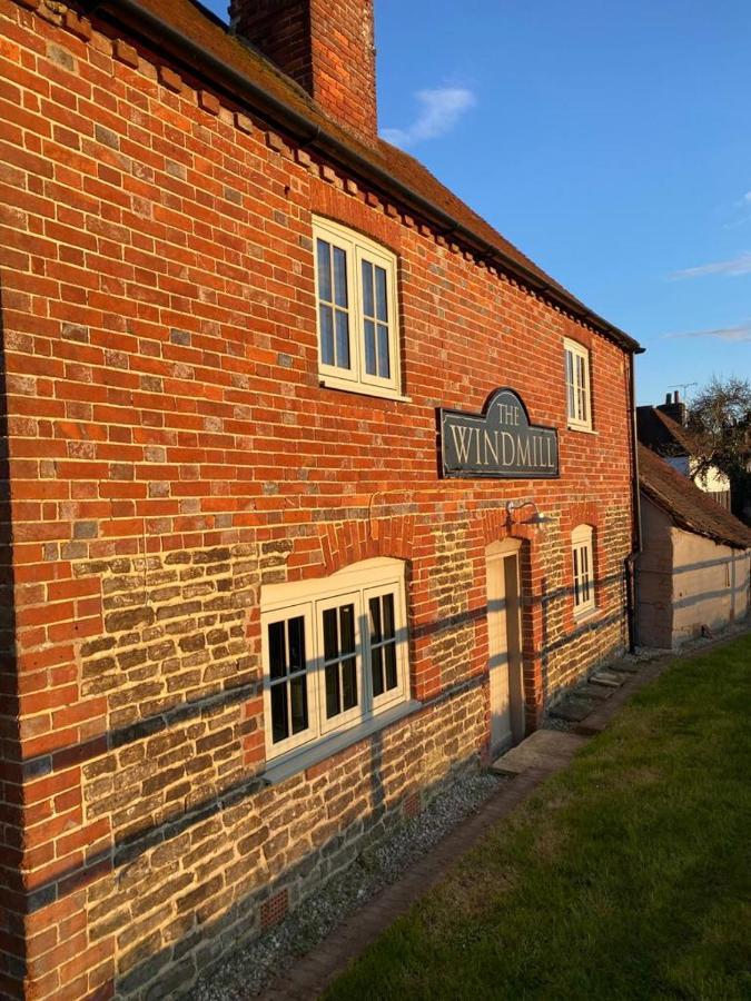 The Windmill Inn Horsham Exterior photo